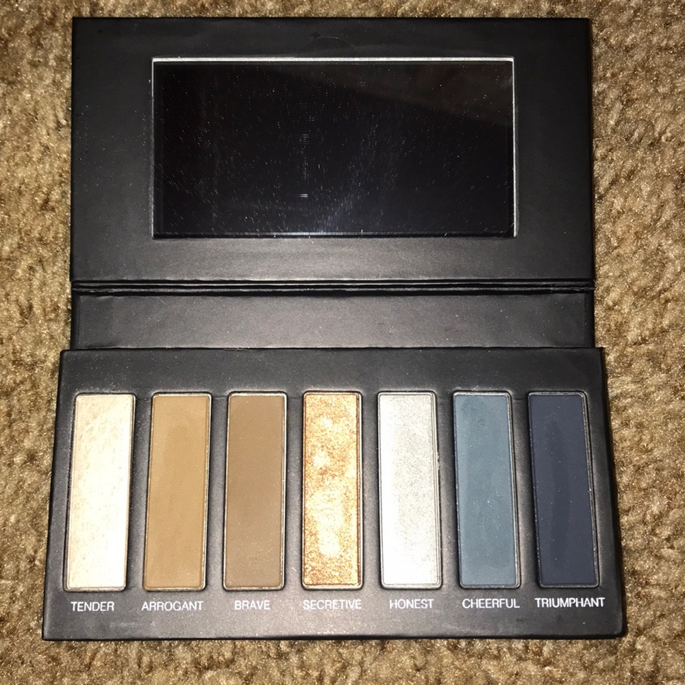 younique eyeshadow palette!